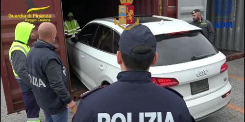 Veicoli contraffatti dal Canada al porto di Gioia Tauro,