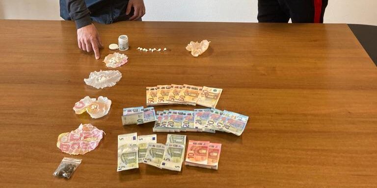 Corigliano, blitz nelle case popolari: trovate coca, eroina e marijuana