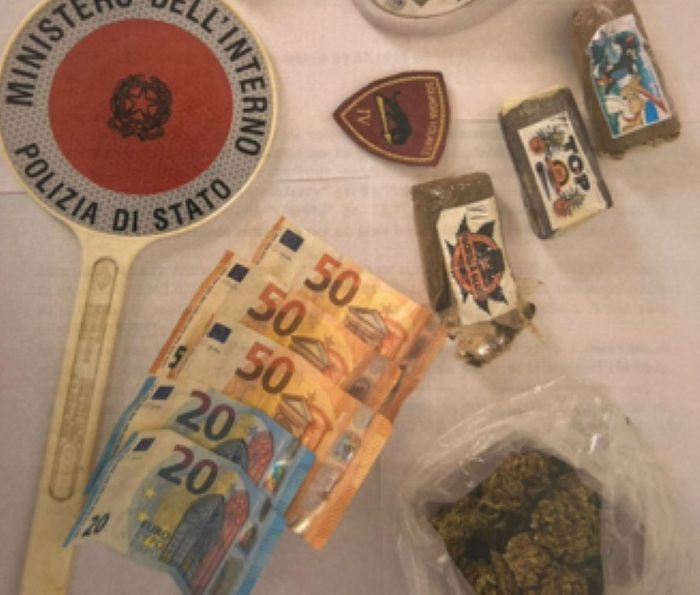 Nascondeva la droga sotto la lavatrice, in manette un 25enne a Crotone