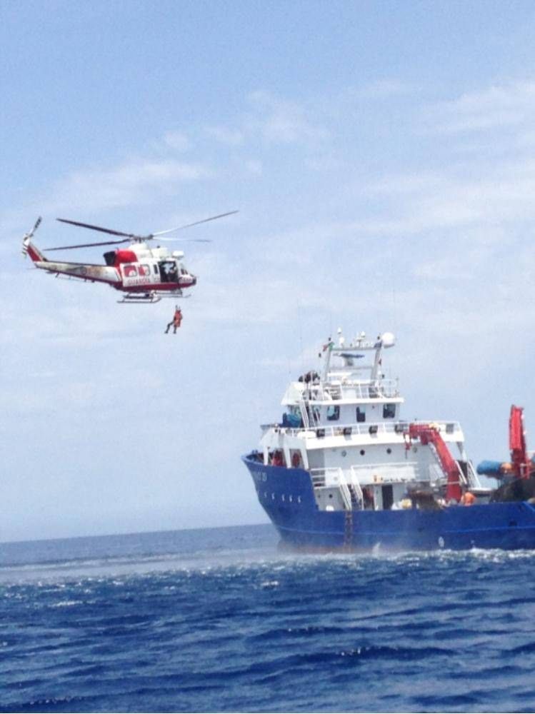 Nave in balia delle onde, salvati tre francesi