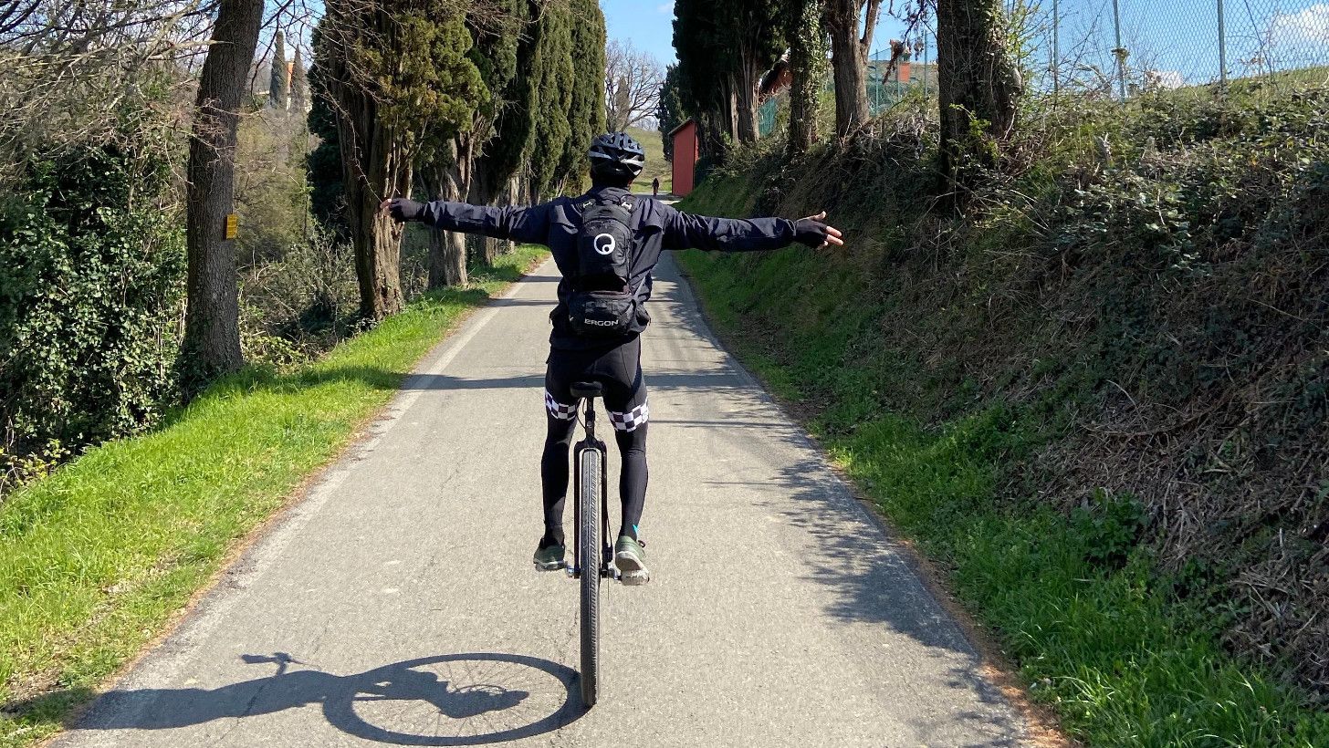 Da Bologna a Cariati in monociclo per sostenere lotta ai tumori