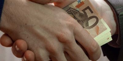 Settimane bianche, viaggi e auto: i lavori pubblici pilotati e le tangenti per le «spese personali» di Manica