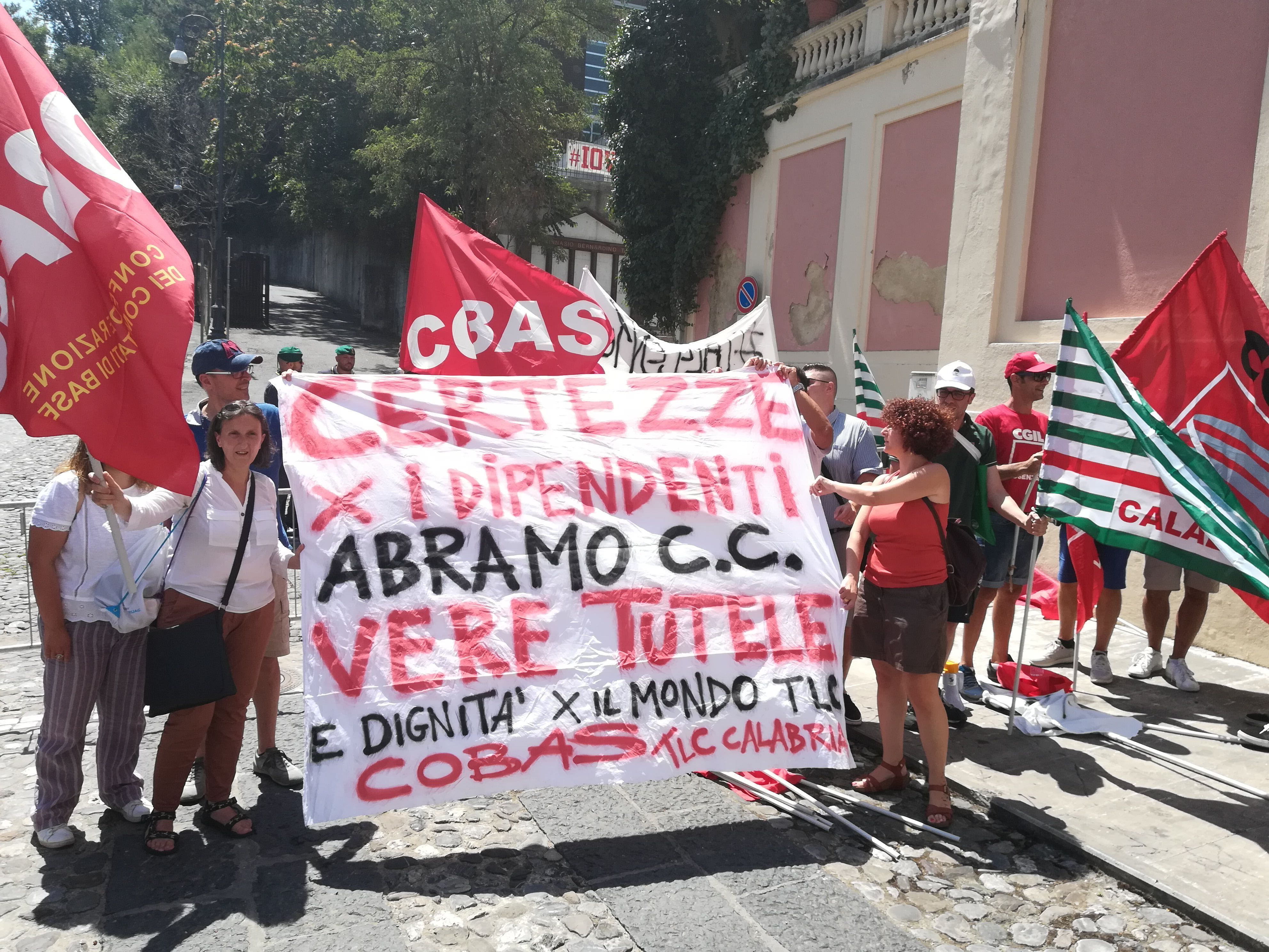 M5S, Di Maio si fionda in assemblea bypassando stampa e precari