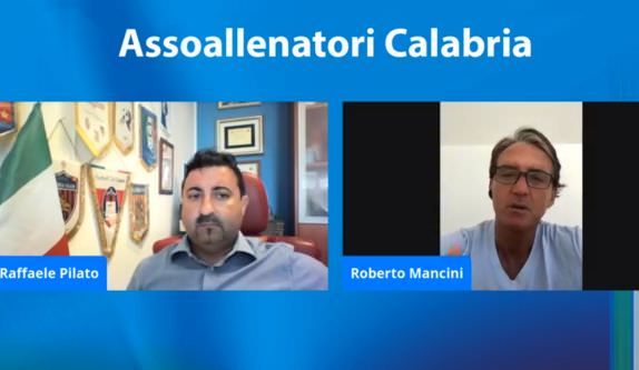 Gli allenatori calabresi incontrano il ct Mancini. «Regione splendida, verrò appena potrò»
