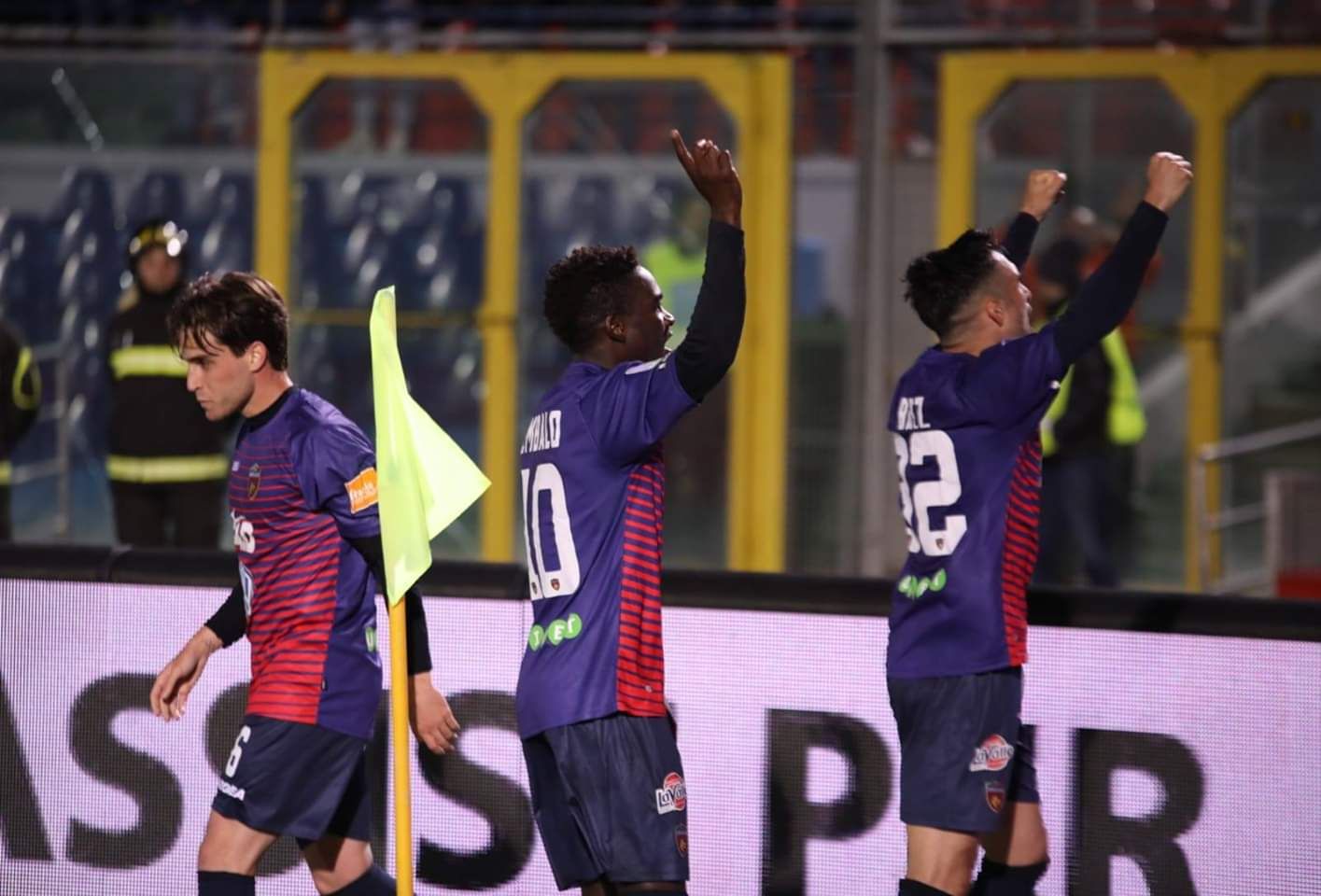 SERIE B |  Al Cosenza il derby calabrese