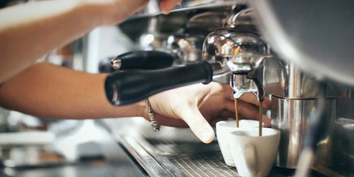 Esplode il "caro caffè". Aumenti in Calabria, ma Reggio e Catanzaro sono tra le più economiche