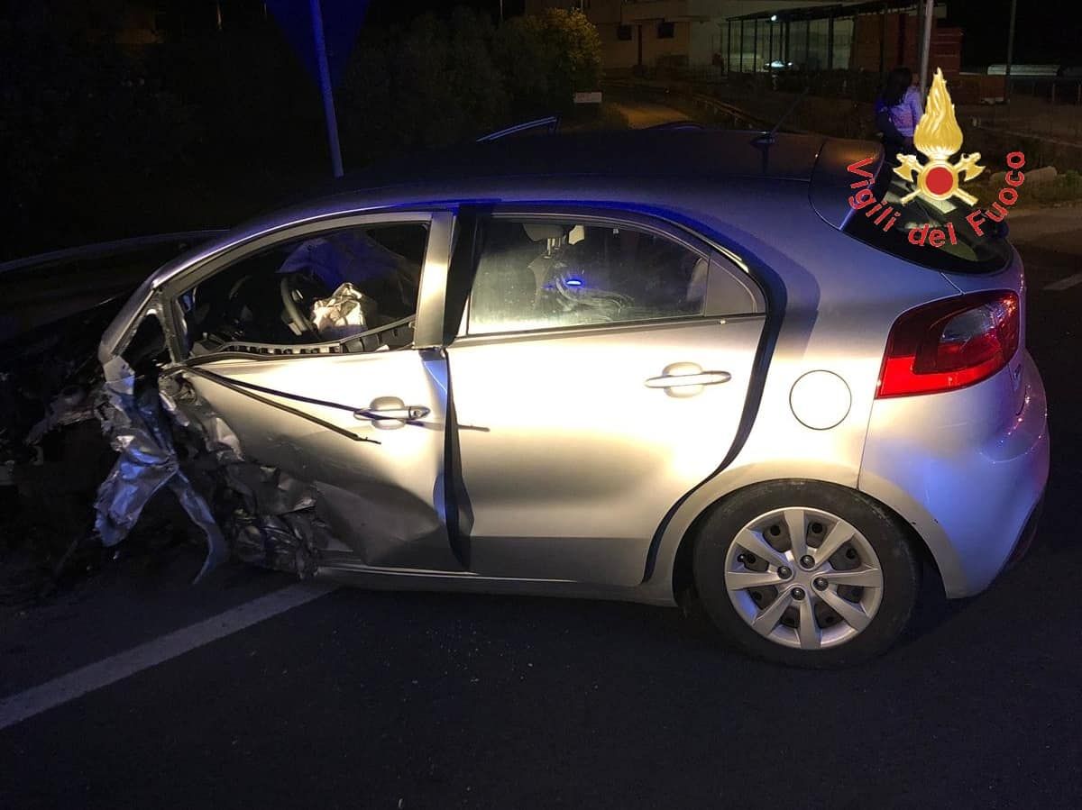 Sei feriti in un incidente sulla 106, tra loro anche due bambini