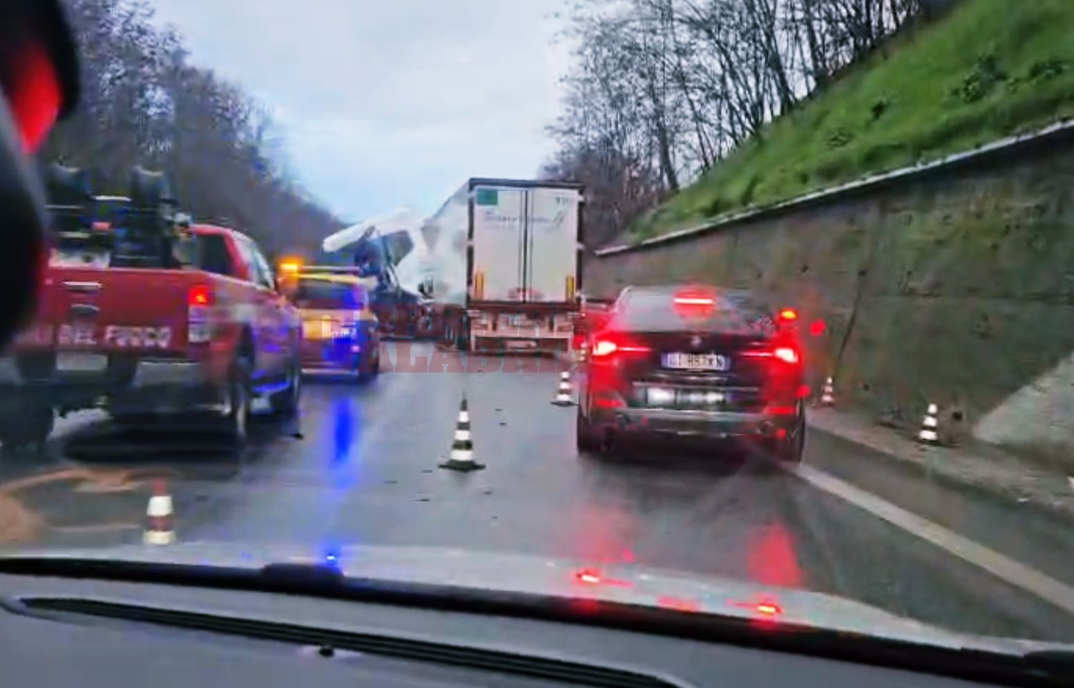 Incidente in autostrada tra Cosenza e Rogliano, decine di tir in coda