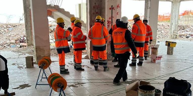 Domani tre squilli di tromba prima dell’esplosione, poi la fine di “Palazzo Mangeruca”