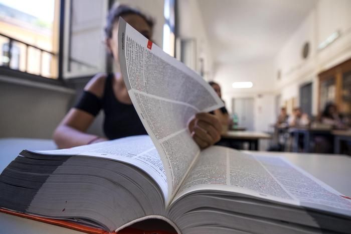 Maturità, a Catanzaro tensione e attesa. Niente più obbligo di mascherine