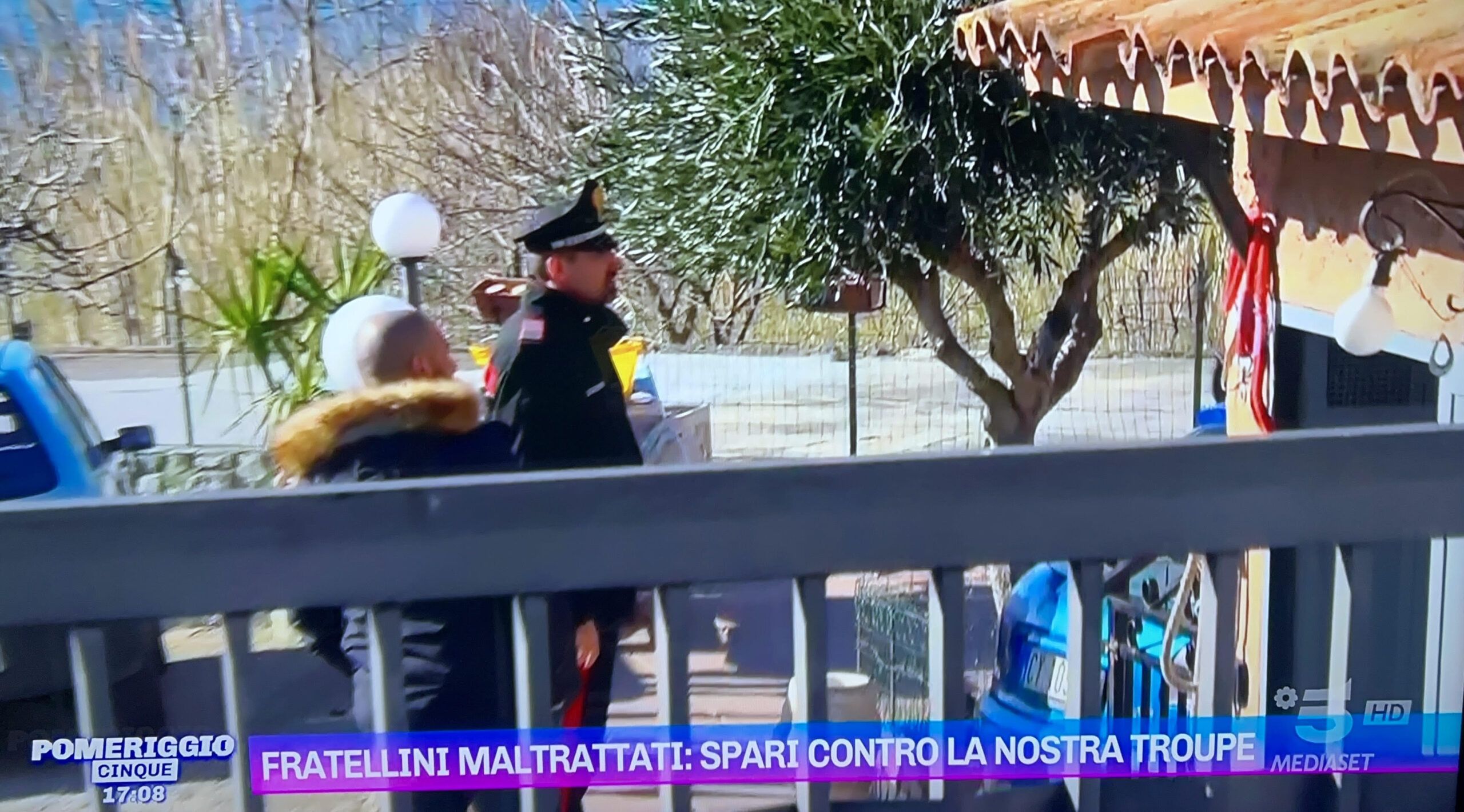 Il caso dei bimbi maltrattati nel Cosentino a Pomeriggio 5. Myrta Merlino: «Spari contro la nostra troupe»