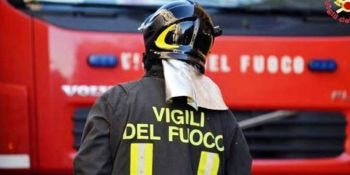 Incendio, 700 turisti evacuati dal camping Riva di Ugento