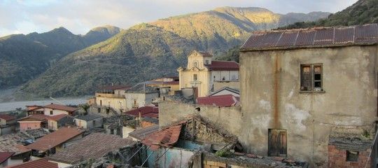 San Luca, la Regione non proroga la “zona rossa”