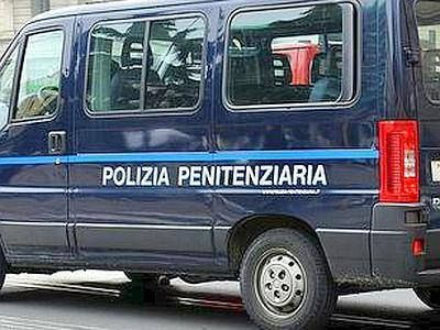 Incidente sulla 107, coinvolto anche un mezzo della polizia penitenziaria