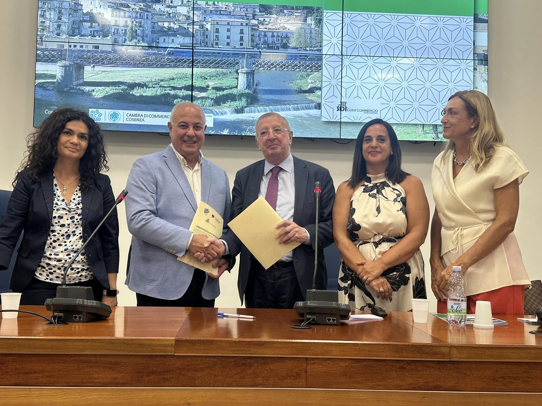 Confcommercio Cosenza, presentato il libero ‘Turismo delle radici. Strategie e politiche di marketing’