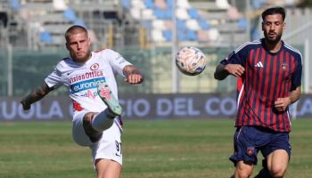 Il Cosenza cade a Crotone: il Foggia si impone 2-0
