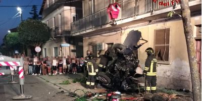 Incidente mortale a Cutro, auto contro albero: perde la vita un 18enne