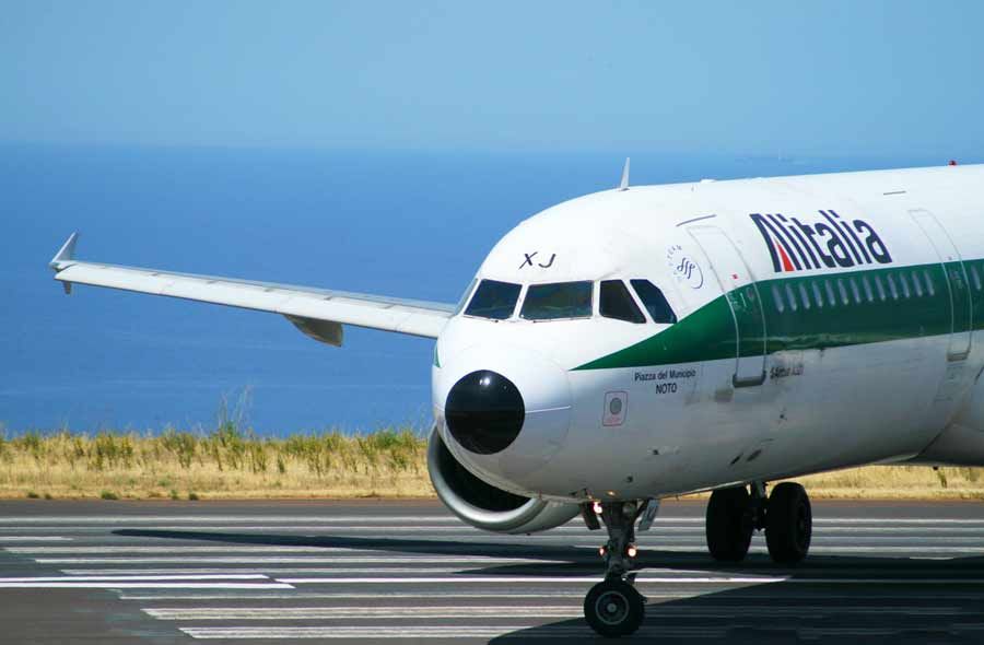 Il servizio da 3 milioni per la promozione della Calabria resta ad Alitalia