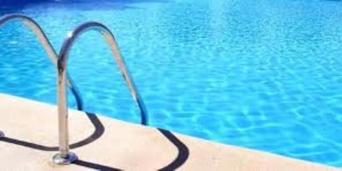 Bimbo morto in piscina, i testimoni: «Niente dispositivi anti annegamento»