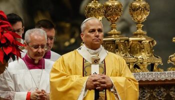 Papa Leone: «Contro le tentazioni di dominio, Dio si fa uomo»