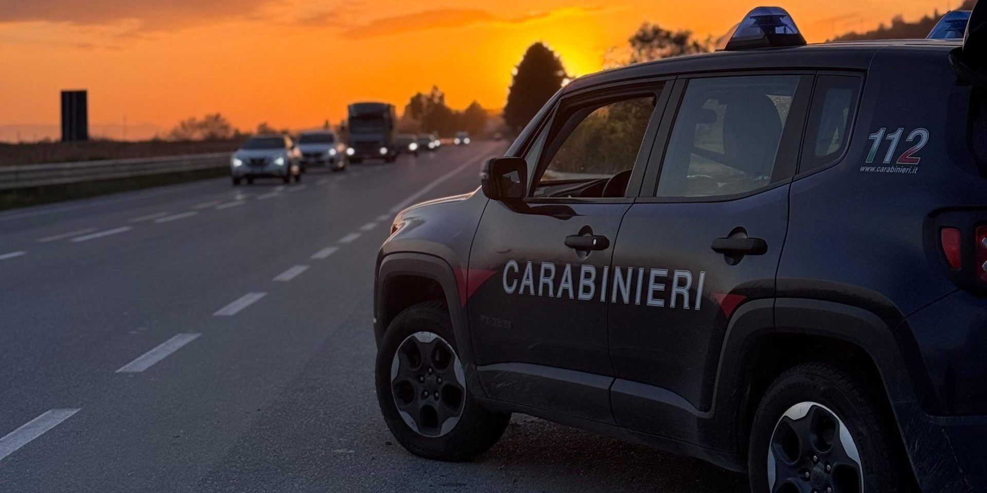 Controlli straordinari a Sellia Marina: 22enne denunciato per droga e chiusi due bar