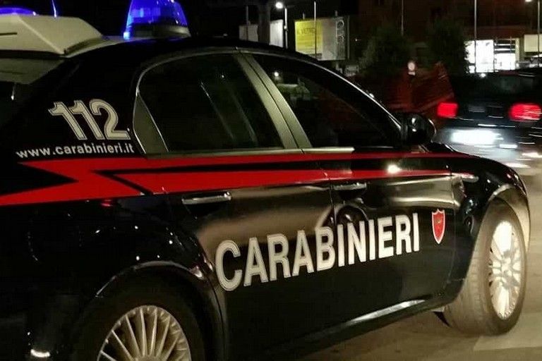 Droga, estorsioni, prostituzione e assenteismo dal lavoro: ai domiciliari agente della polizia municipale nel Catanzarese