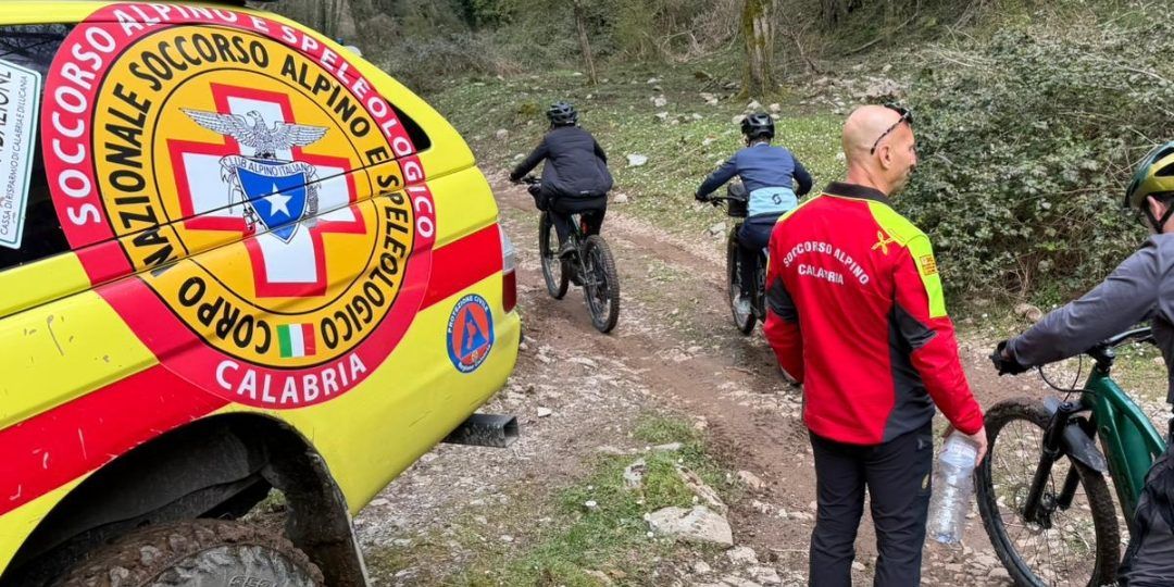 Parco del Pollino, si disperde un gruppo di ciclisti tedeschi: salvati dal soccorso alpino speleologico