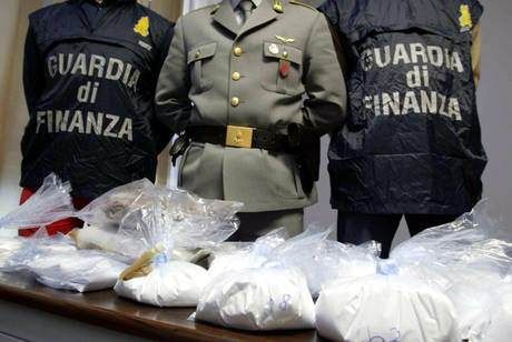 Gioia Tauro, sequestrati 98 chili di cocaina