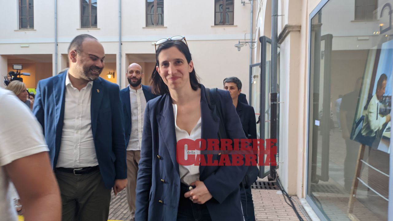 Lotta alla mafia, Schlein a Lamezia: «Alzare l’attenzione contro le infiltrazioni nel Pnrr» – VIDEO