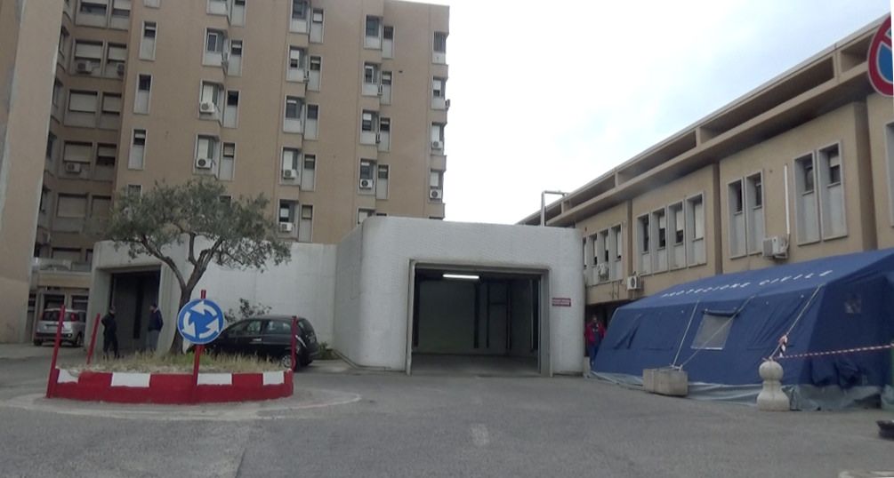 L'Arcidiocesi "dona" i percorsi Covid all'ospedale di Rossano. Gli infermieri sbottano