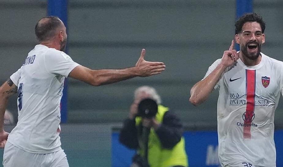 Ricciardi stende la Reggiana dell’ex Viali, il Cosenza fa festa al “Mapei Stadium”