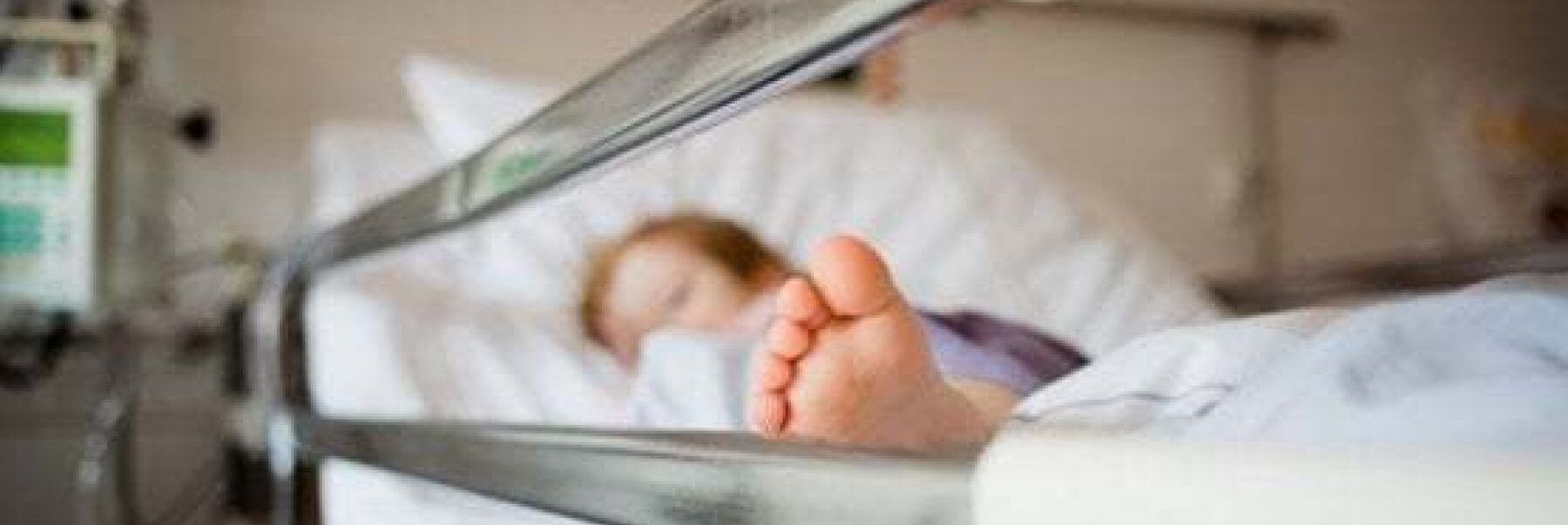 Lecce, bimbo ingerisce hashish: indagati i genitori