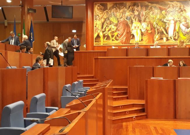 Nuova 106, il consiglio regionale fa quadrato e sfida il governo