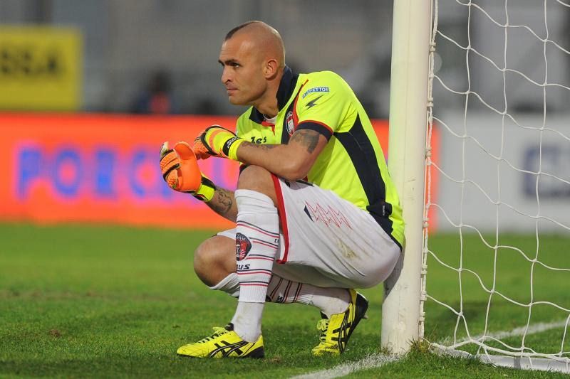 Il Crotone perde Cordaz (e in attacco punta su Floro Flores)