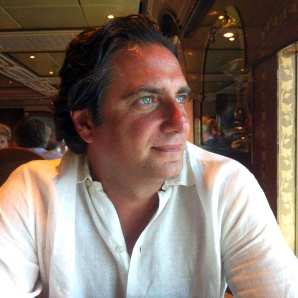 Rende, in fiamme l'auto di un assessore