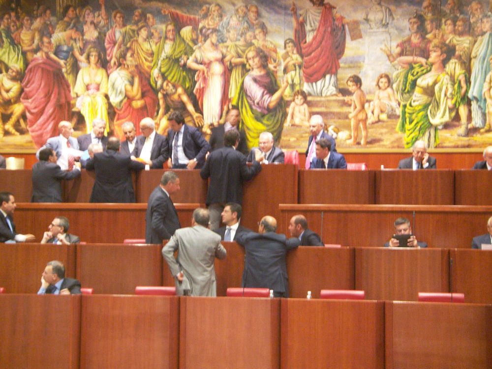 IN EDICOLA | Il bluff della spending review del consiglio regionale