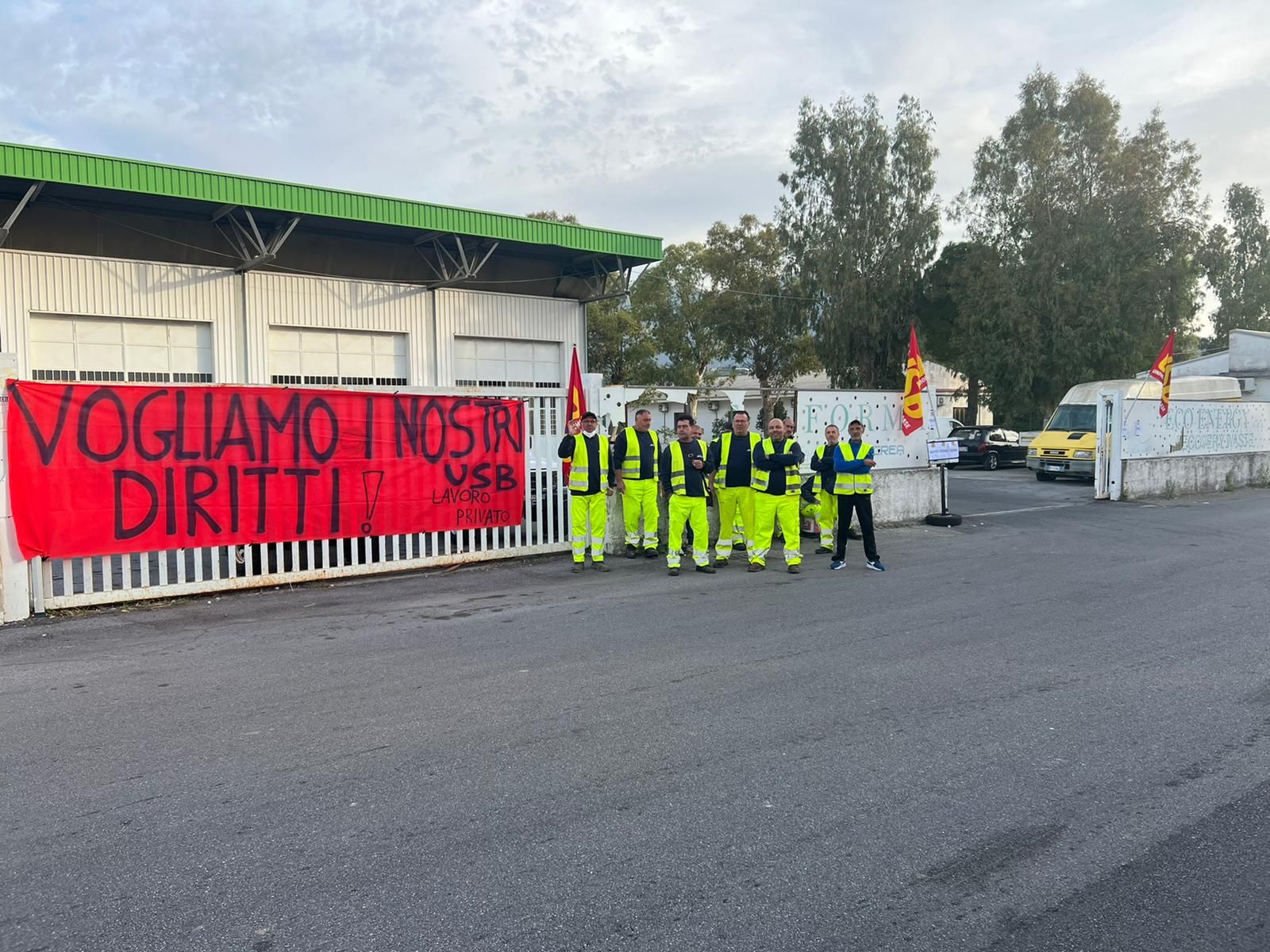 Scalea, gli operatori di igiene ambientale scioperano. Il sindaco convoca un incontro