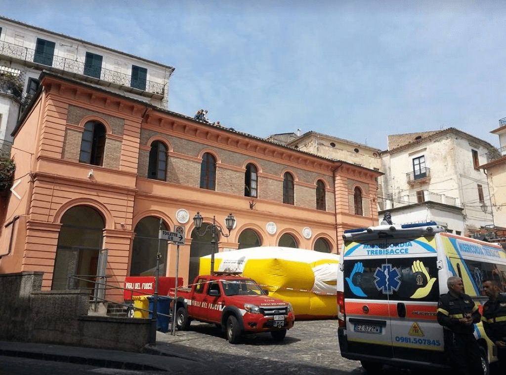Protesta dei lavoratori a Rossano: «Risposte sul futuro o ci buttiamo»
