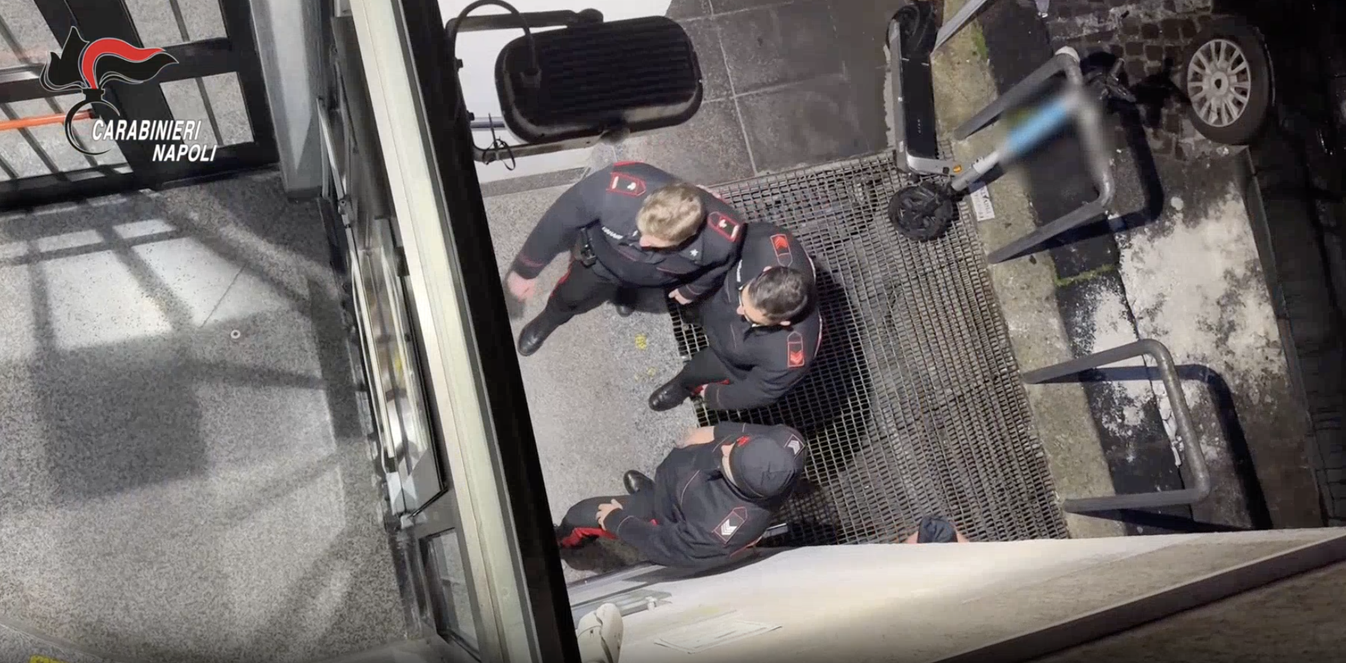 Stipendi e turni ai pusher: smantellato “delivery” della droga a Napoli