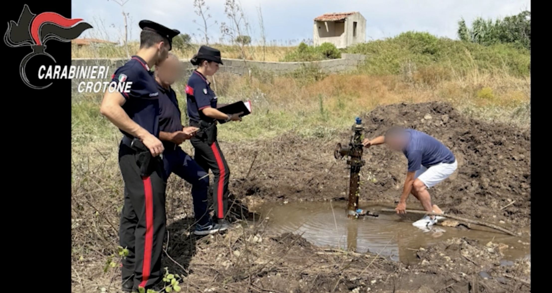 Isola Capo Rizzuto, allacci abusivi alla rete idrica: cinque denunciati | VIDEO
