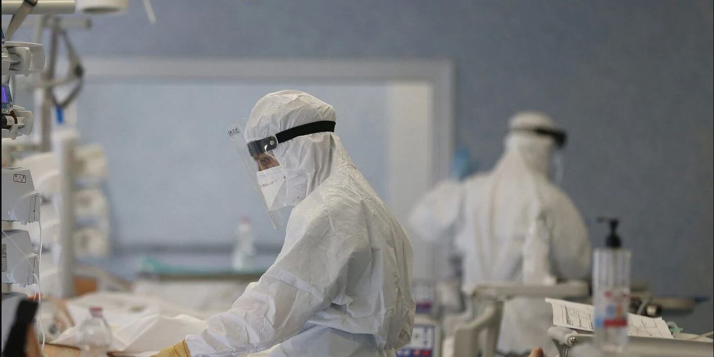 Intera famiglia no vax contagiata a Trieste: gravi madre e figlia incinta