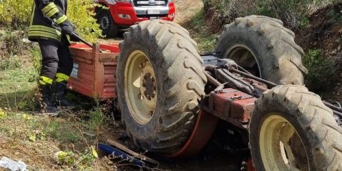 trattore ribaltato Cropani