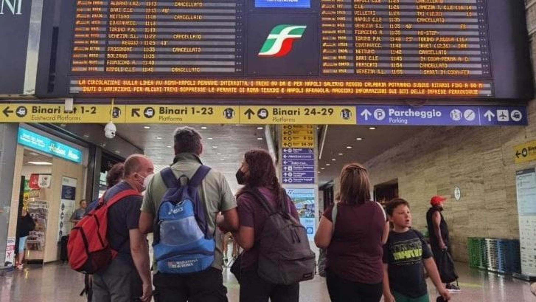 Caos alla stazione Termini, ritardi di oltre due ore per i treni verso la Calabria