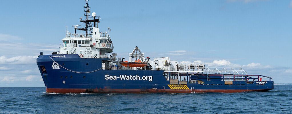 Migranti, Sea Watch fermata dal Viminale