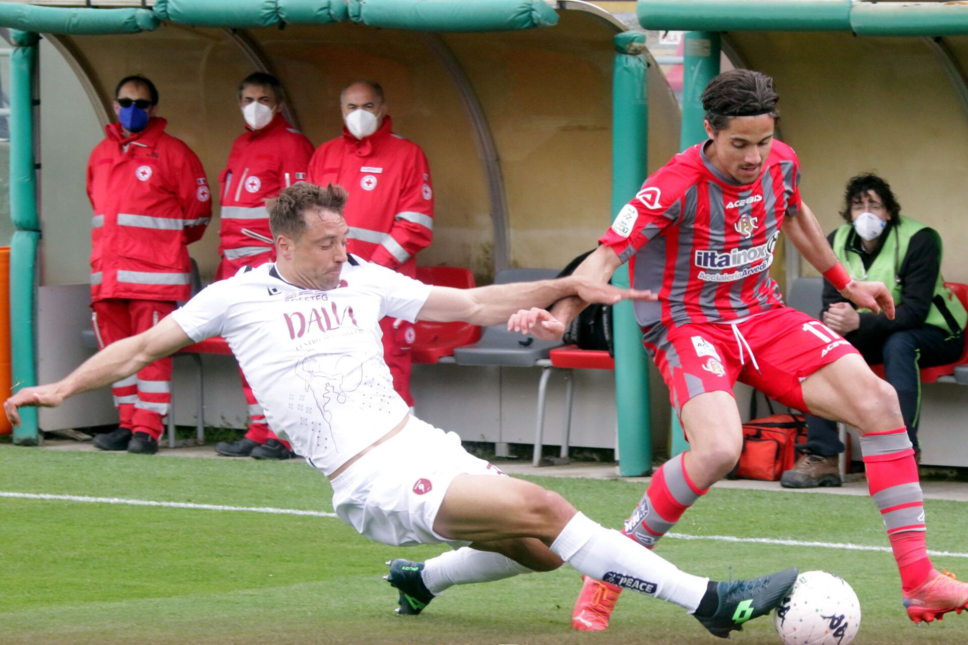 Serie B: pari Reggina, sprofondo Cosenza