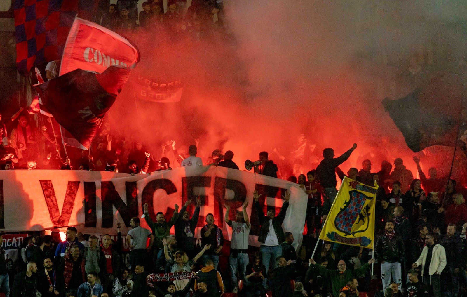 Vicenza-Cosenza, ultrà rossoblù aggrediscono l’autista del bus