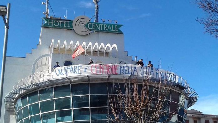 Cosenza, controlli di polizia alle case occupate