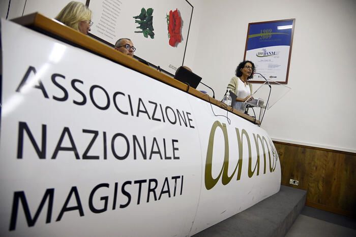 Anm: «Il governo rispetti le prerogative dei giudici»