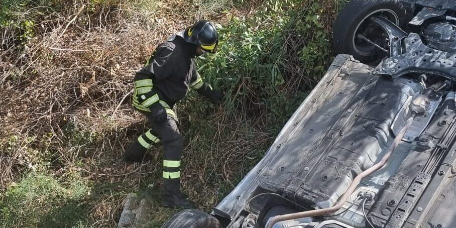 Ancora una “carambola” sulla Statale 106, tre feriti trasportati in ospedale