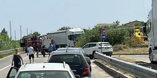 Sangue sulle strade, un morto in un incidente sulla statale 106 a Corigliano Rossano